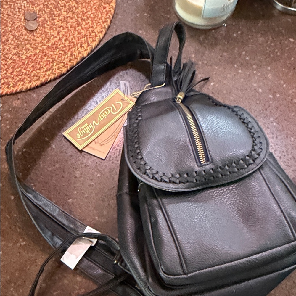 Black vegan  Women's Bag with 2 pockets new with tag